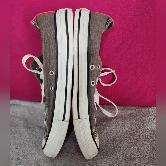 Converse - Picture 2 of 9